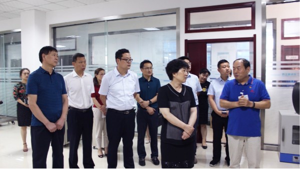 上街區(qū)區(qū)委書記宋潔蒞臨我司參觀指導(dǎo)